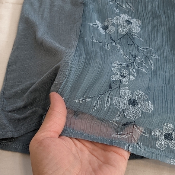 PRETTY textured rxb sleeveless top size Medium - Picture 6 of 6